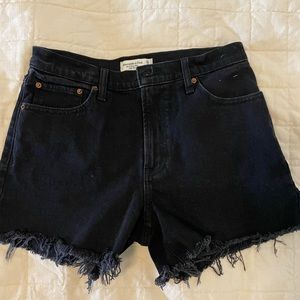 Abercrombie 4 inch Mom Short High Rise